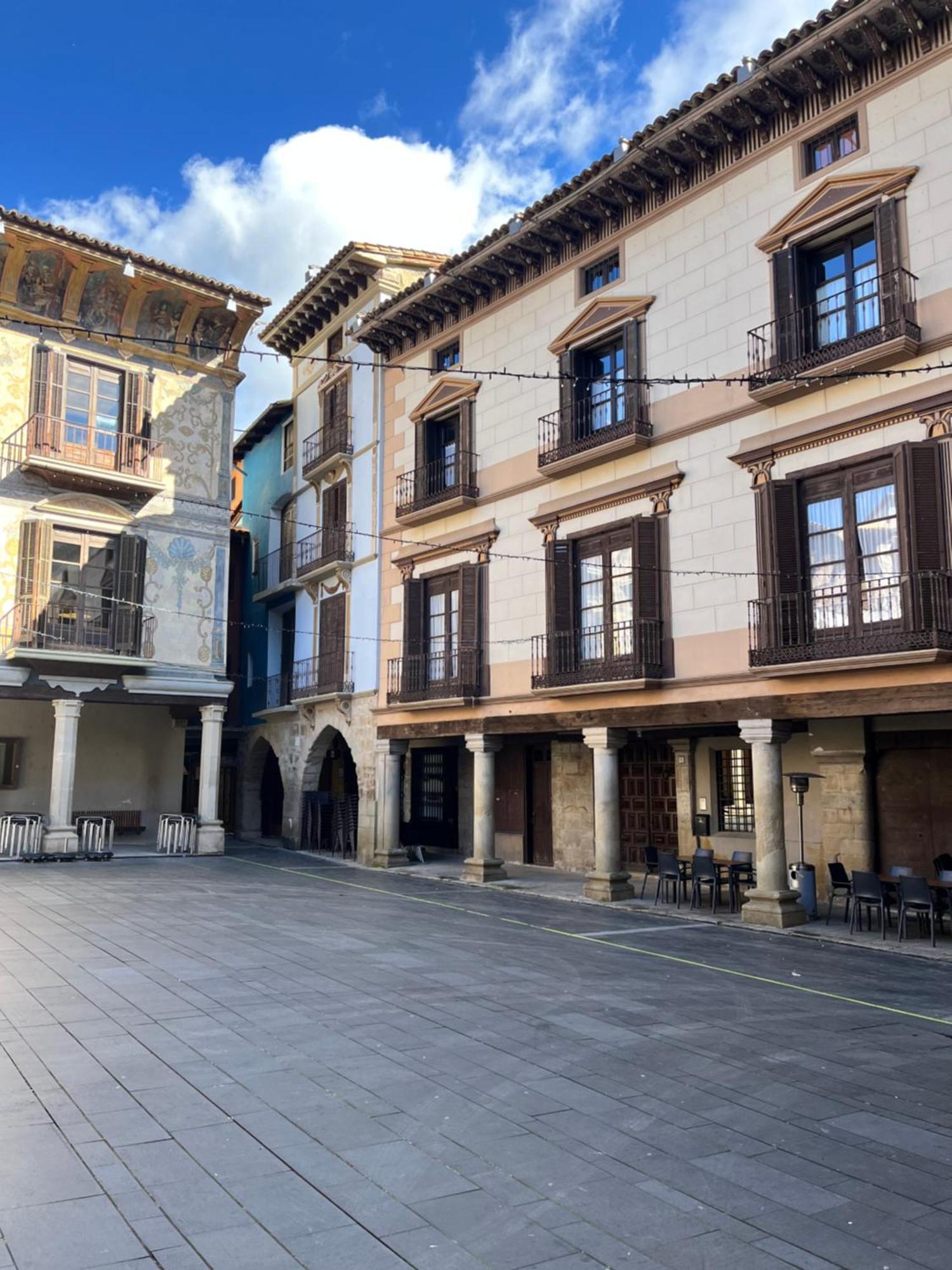 Apartamentos Angelus Plaza Mayor De Graus Zewnętrze zdjęcie